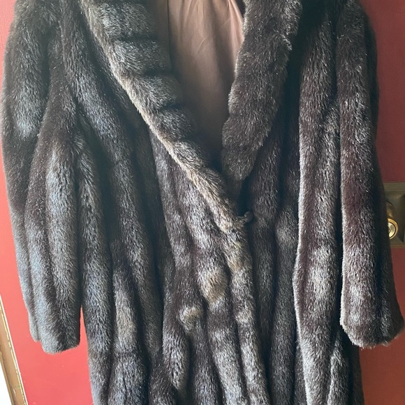 Women’s ILGWU International Ladies’ Garment Worker’s Union Vintage Faux Fur Coat - Picture 4 of 6